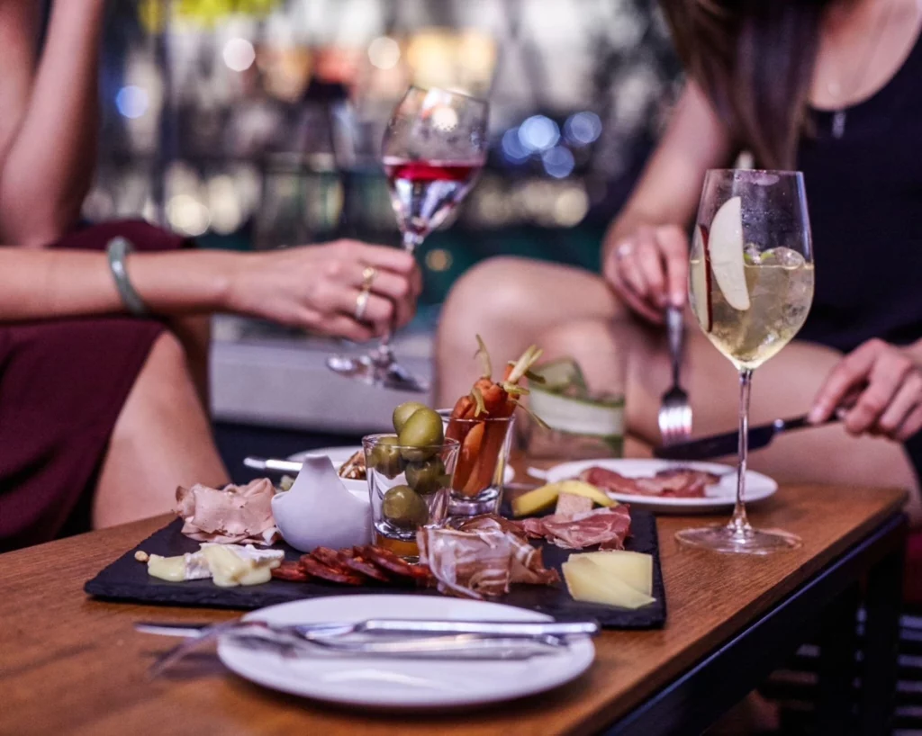 บรรยากาศ Fine Dining สำหรับเจรจาธุรกิจ