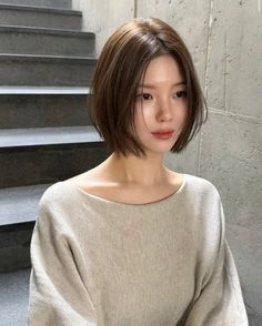 ทรงผมบ๊อบและบ๊อบประบ่า บ๊อบสั้น แสกกลางธรรมชาติ