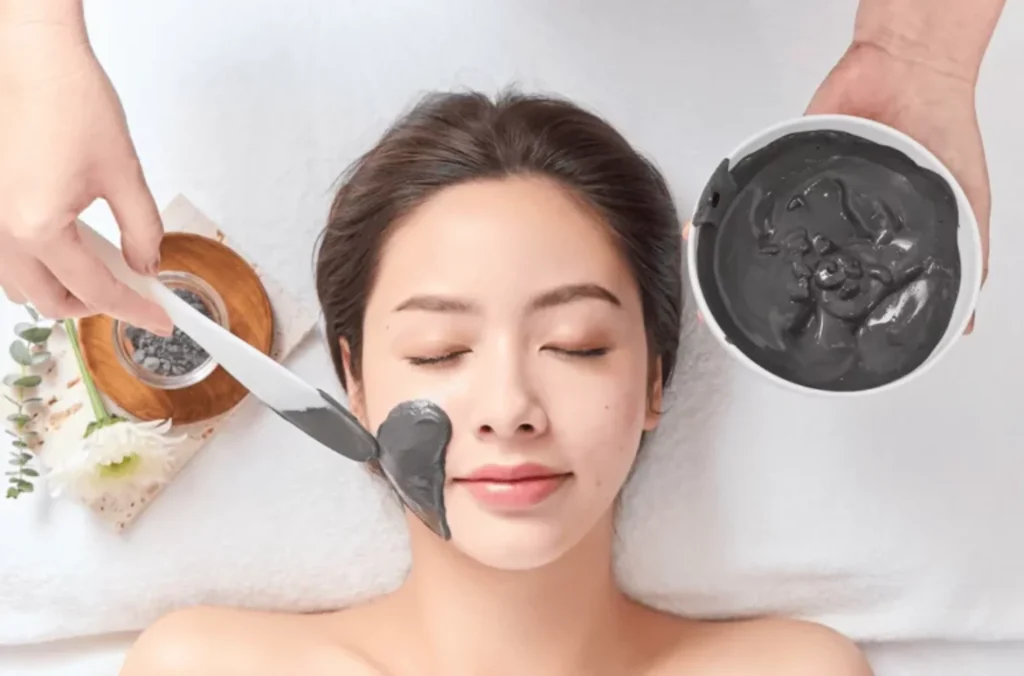 MUNNIQUE Club – ทรีตเมนต์ฟื้นฟูผิวหน้าและลำคอด้วยสารสกัดคาเวียร์ระดับพรีเมียม