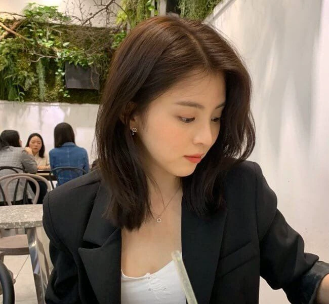 ทรงผมบ๊อบและบ๊อบประบ่า บ๊อบประบ่าป้ายข้าง