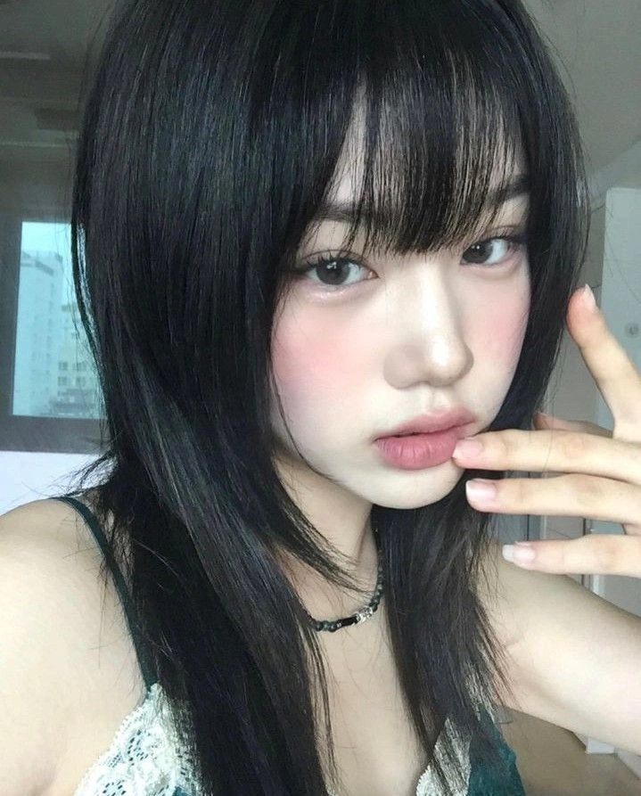 ทรงผมไว้หน้าม้าซอยไล่ระดับด้านหน้า